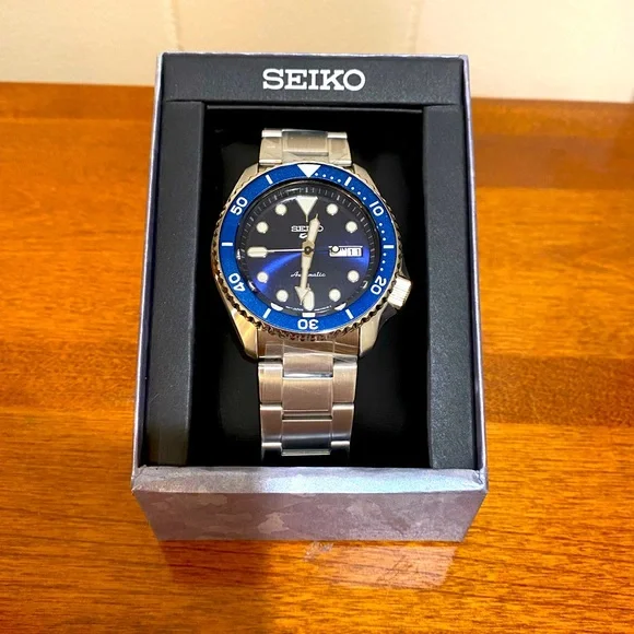 *BRAND NEW Seiko 5 Sports Automatic SRPD51 Blue Day Date Steel Bracelet Watch - Picture 2 of 9